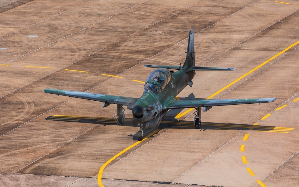Avião de caça A-29 Super Tucano: aeronave utilizada para missões de ataque leves, reconhecimento armado e treinamento avançado. — Foto: SO Johnson/Agência Força Aérea