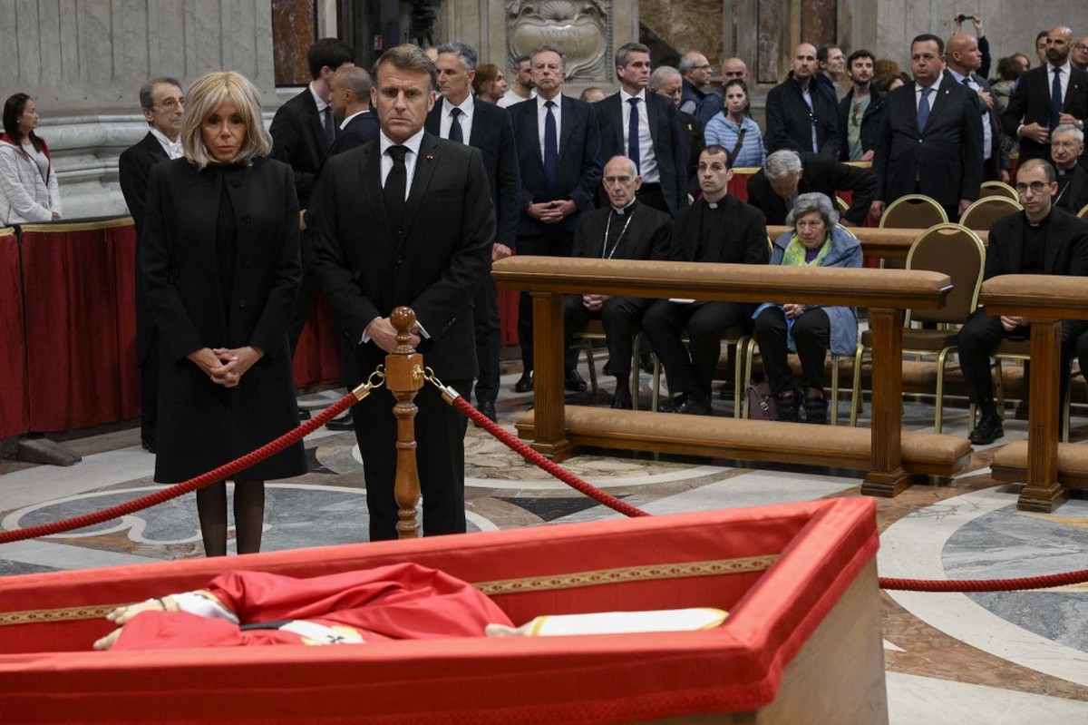 Lula, Macron, Orbán e outros líderes mundiais prestam homenagens a papa Francisco em funeral no Vaticano, FOTOS