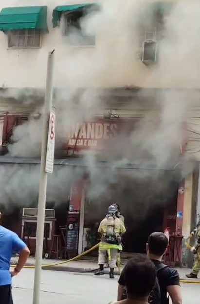 Incêndio atinge restaurante no Catete