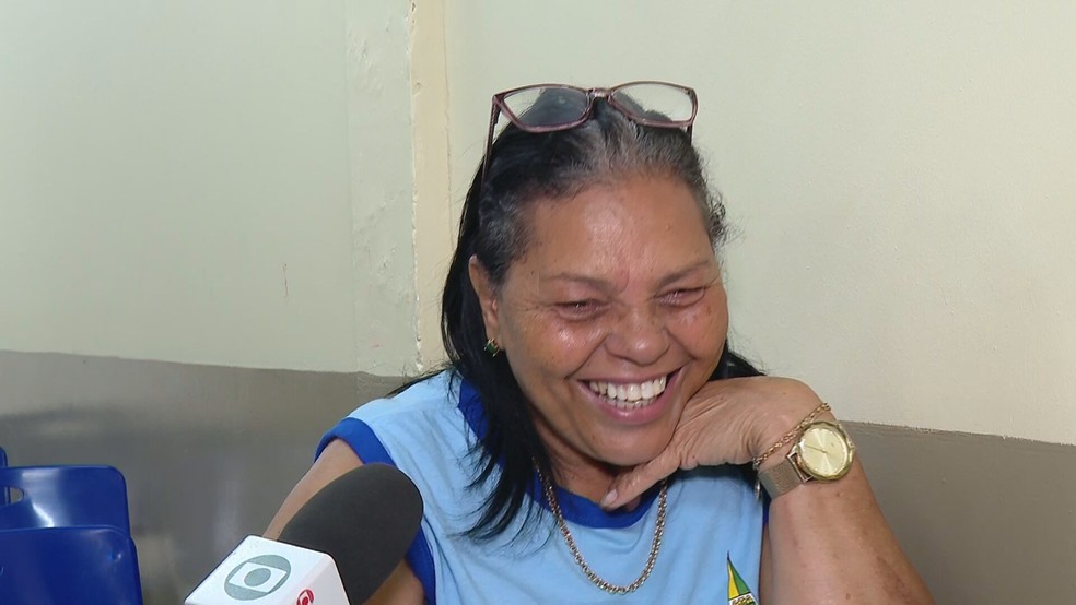 Eunice Alves vai finalizar o Ensino Médio após a aposentadoria. — Foto: TV Globo