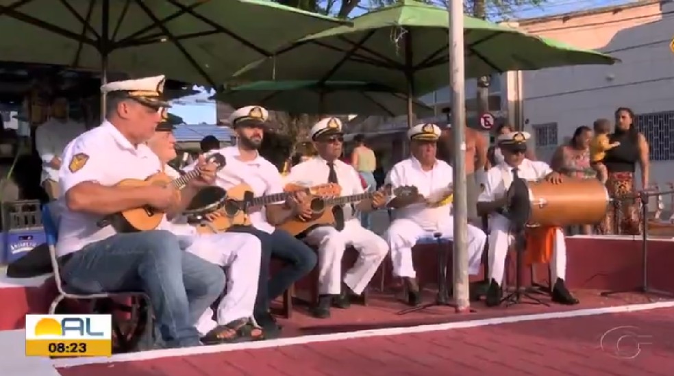 Fandango canta as histórias de uma embarcação perdida há sete anos e um dia no mar — Foto: Reprodução/TV Gazeta