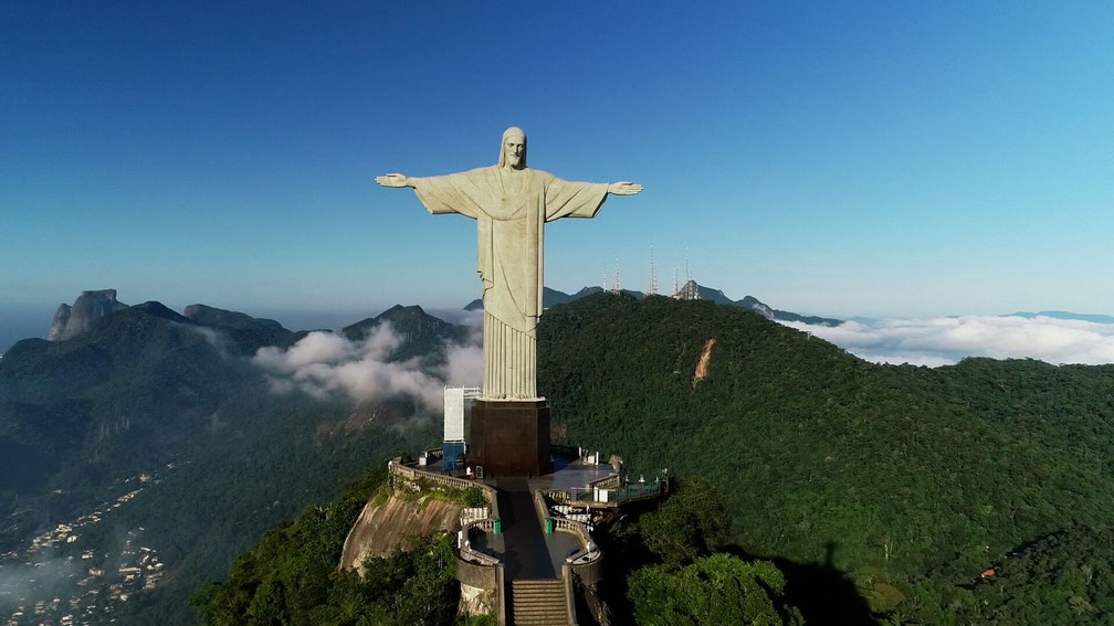 Parque Nacional da Tijuca, com o Cristo Redentor no topo — Foto: Globo Repórter