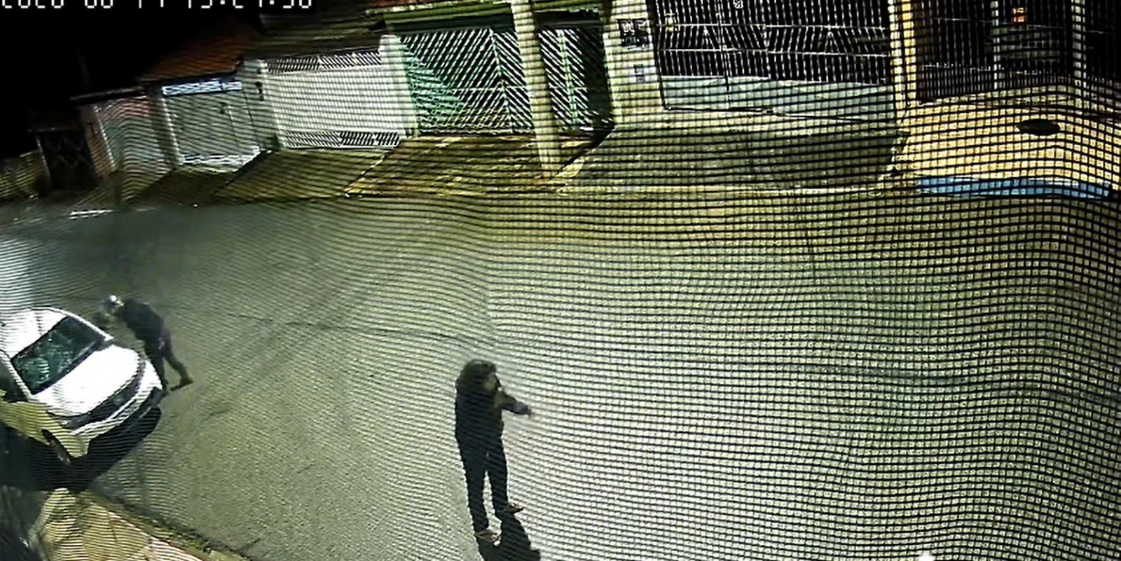VÍDEO: casal destrói carro de motorista de aplicativo por engano durante briga em Sorocaba