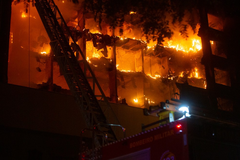 G1 - Incêndio atinge prédio da Sogipa, em Porto Alegre - notícias em Rio  Grande do Sul