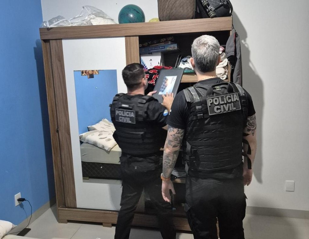 Polícia Civil cumpre mandados de busca e apreensão contra investigados no assassinato do advogado em MT — Foto: Polícia Civil