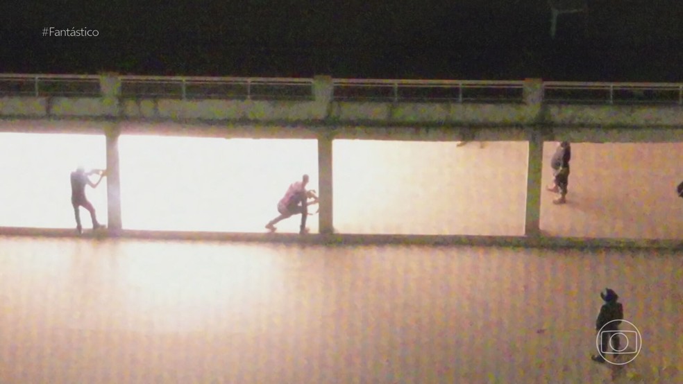 Bandidos usam até simulação com bombas em treinamento. — Foto: TV Globo/Reprodução