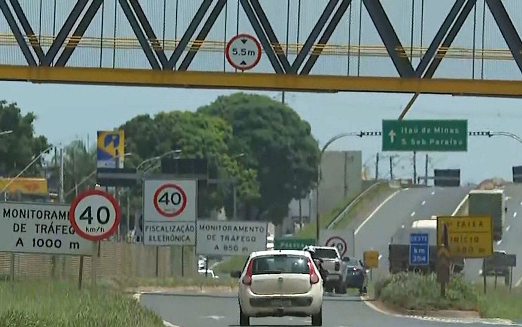 Mais de 1,6 milhão de veículos devem passar pelas rodovias do Sul de MG durante o feriado; veja horários de pico