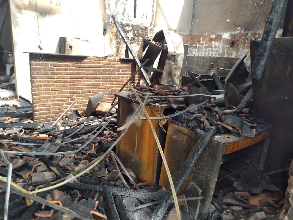 Incêndio atinge marmitaria, em Dracena (SP) — Foto: Marcos Maia