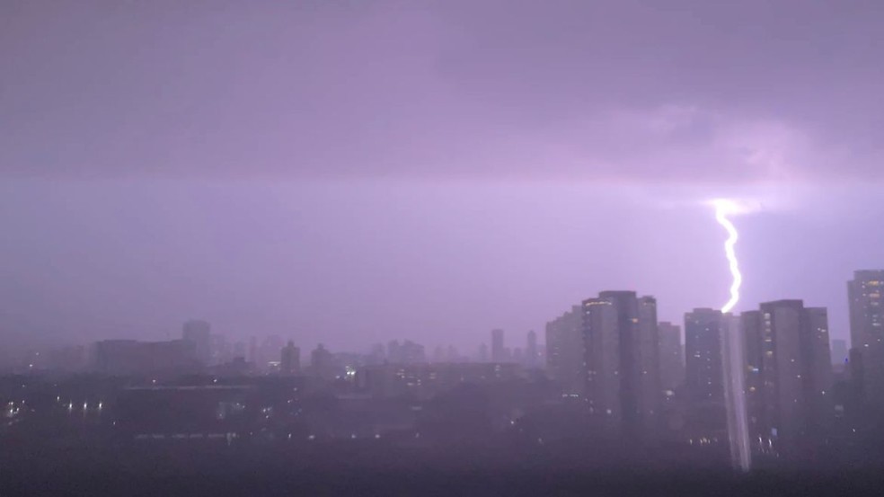 600 mil pessoas continuam sem luz após chuva em São Paulo na sexta -  Notícias - R7 São Paulo
