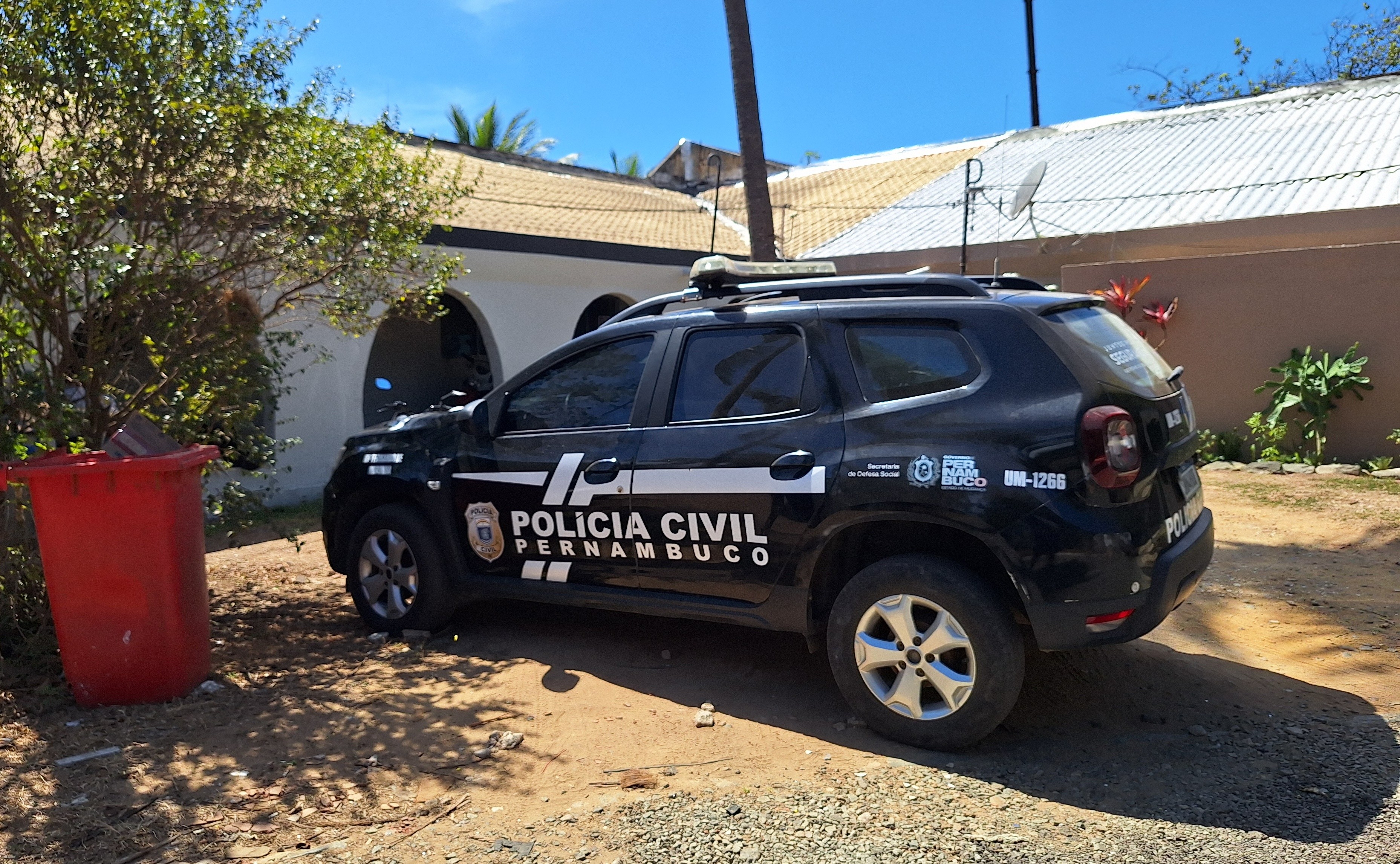 Homem é preso por suspeita de tráfico de drogas e corrupção de menor em Fernando de Noronha