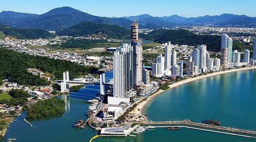 Com mais de 117 mil habitantes, Camboriú é polo de desenvolvimento no Litoral Norte