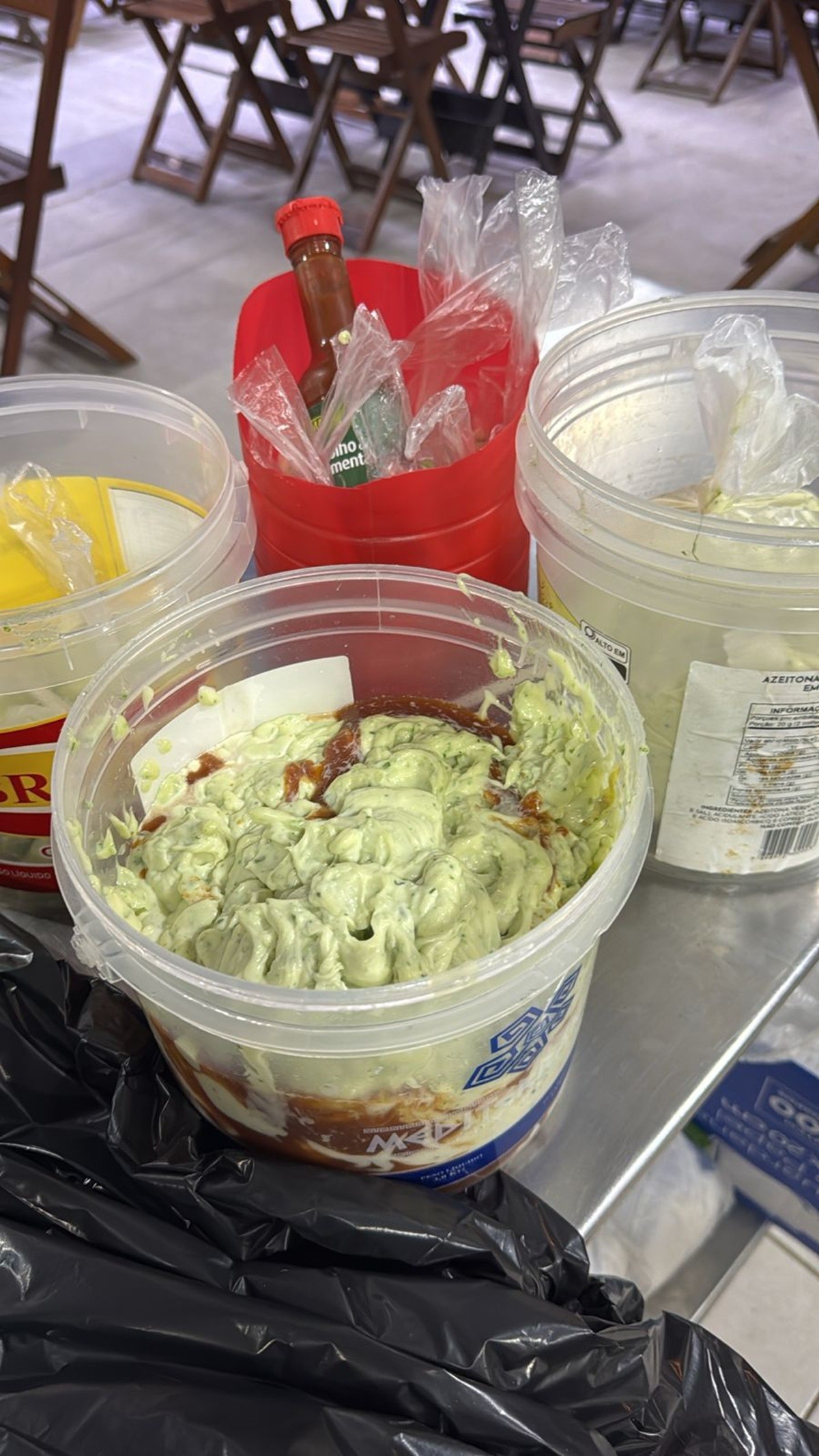 Restaurante em Cabo Frio é autuado após ser flagrado com maionese imprópria para o consumo