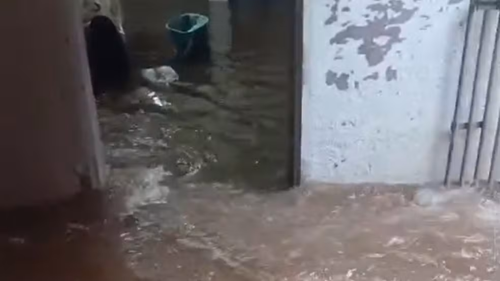 Chuva em Patos de Minas, 16/12/2025 &mdash; Foto: Redes sociais/Reprodu&ccedil;&atilde;o