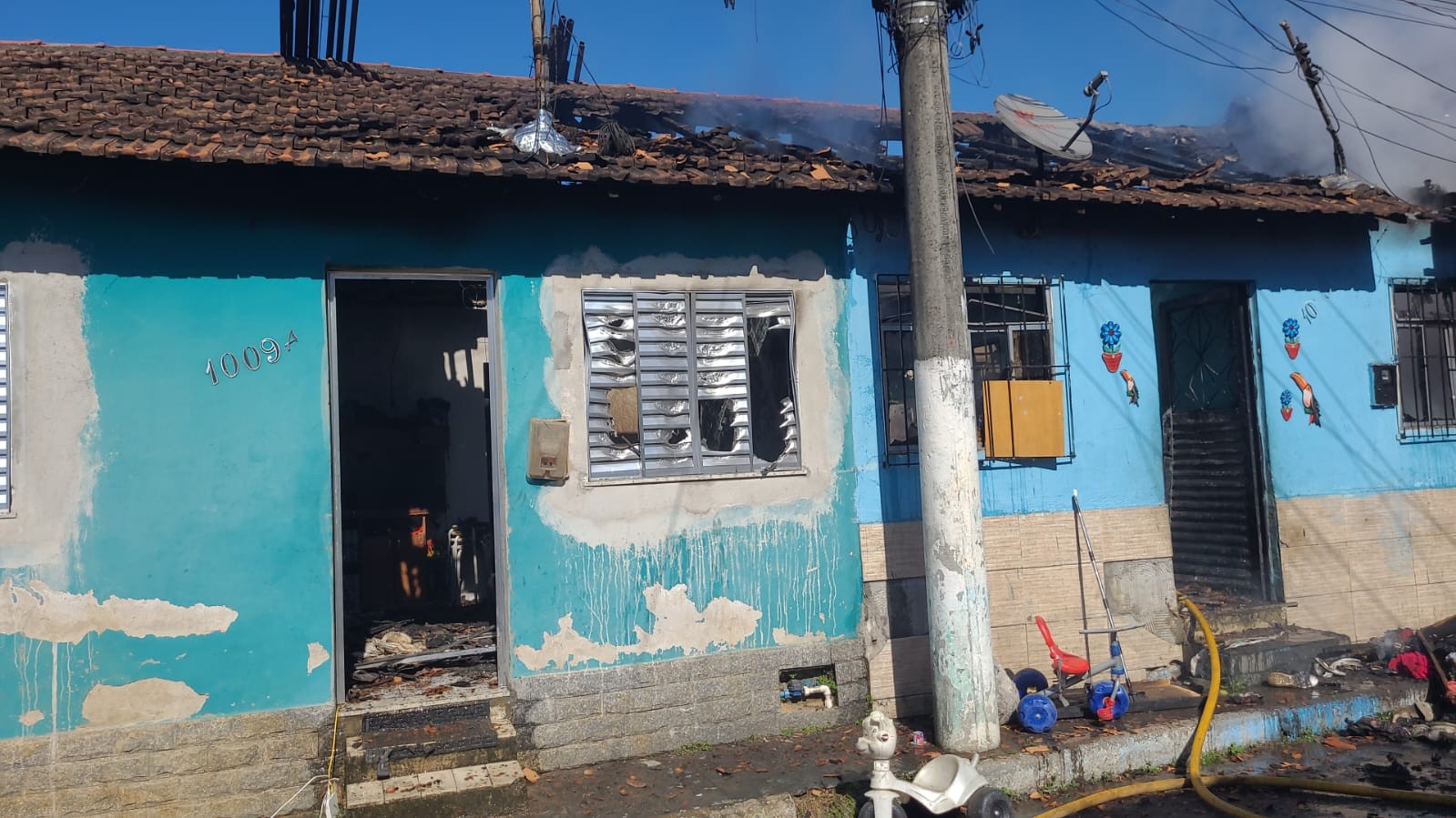 Incêndio atinge duas casas em Resende