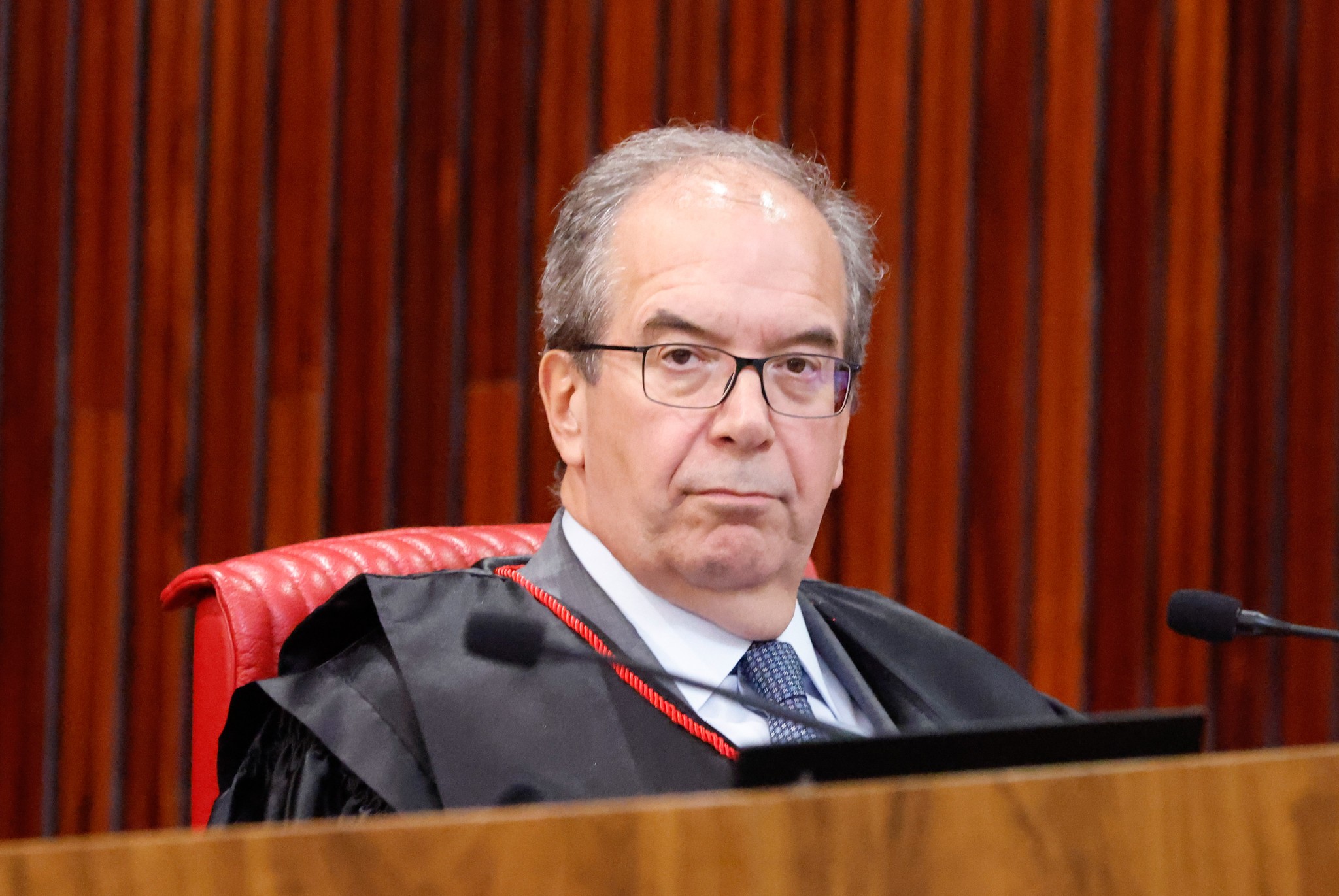 Corregedor do TSE suspende preliminarmente ordem de Nunes Marques e libera canal 'Exército do Lula'; decisão final será do plenário
