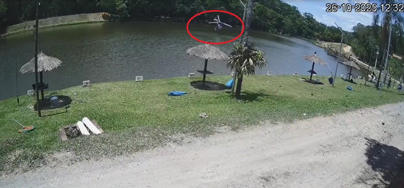 Vídeos mostram momento em que helicóptero cai em pesqueiro no interior de SP