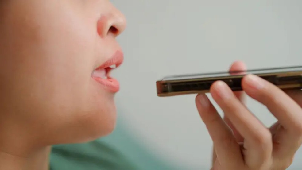 'São 3h, e me vejo conversando com uma máquina, após enviar mais de 5 fotos do meu corpo para um chatbot' — Foto: Stock Photos / Getty Images