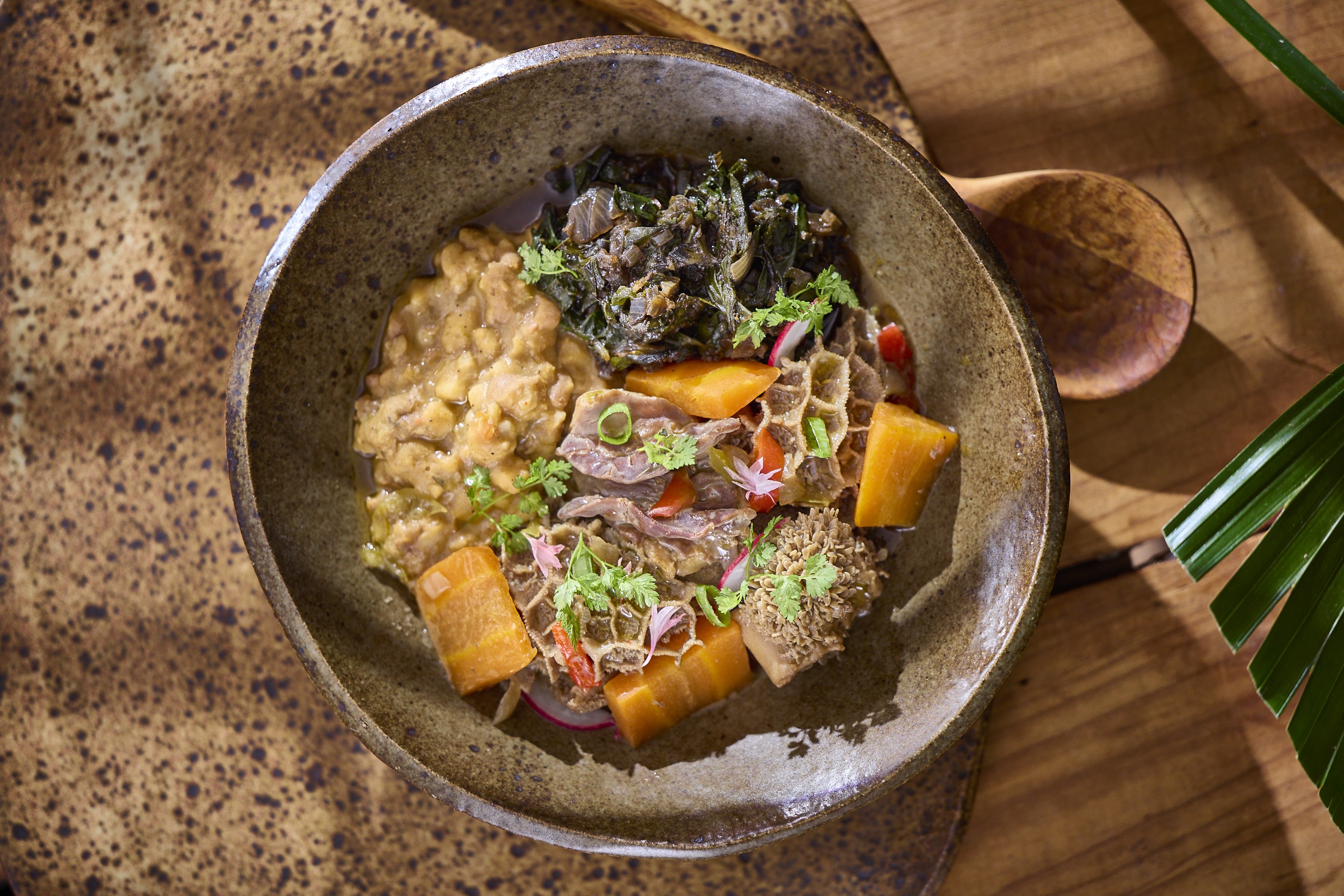 Livro com histórias e receitas de refugiados africanos será lançado no Sesc Ipiranga nesta quarta, com programação gratuita