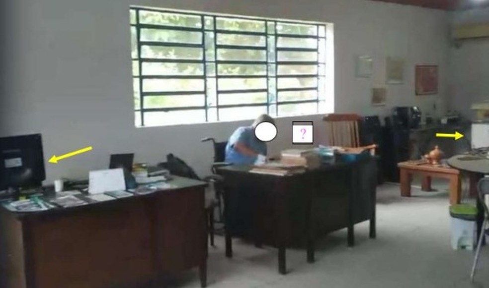 O pesquisador que ficou cadeirante passou a trabalhar num birô sem acesso a computador, numa das salas da Estação Experimental de Itapirema, do IPA — Foto: Arquivo pessoal