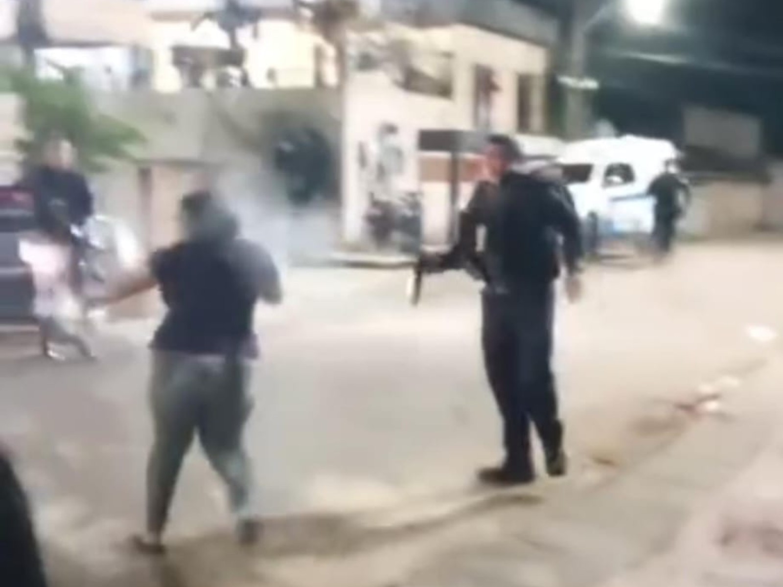 Clown accuses PM of aggression during approach due to loud sound in Acre; Watch VIDEO of the confrontation