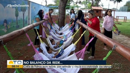 Crianças aprendem enquanto se balançam em redes em CMEIs de Palmas