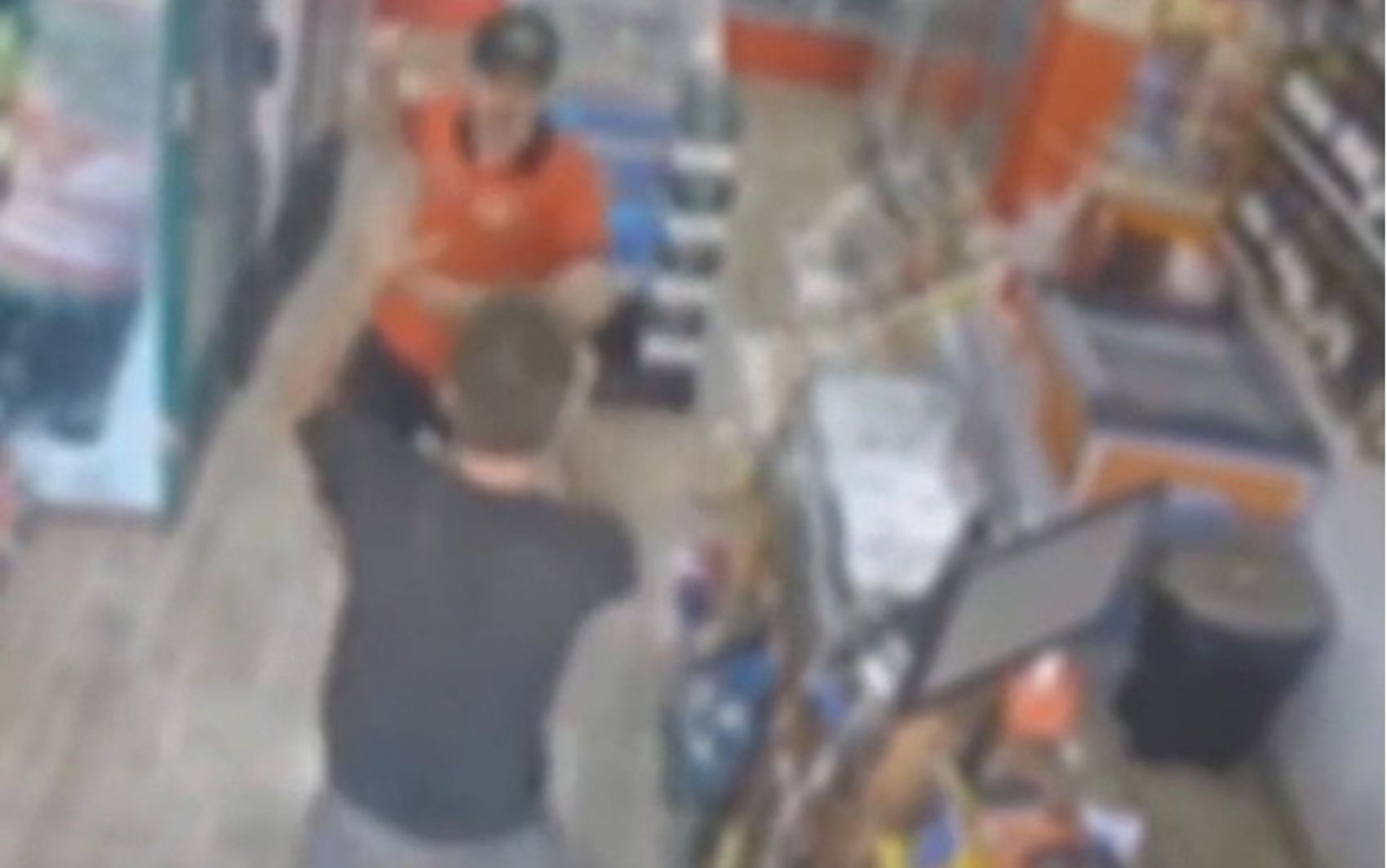 Vídeo mostra briga que acabou com morte de cliente em loja de bebidas em Barretos