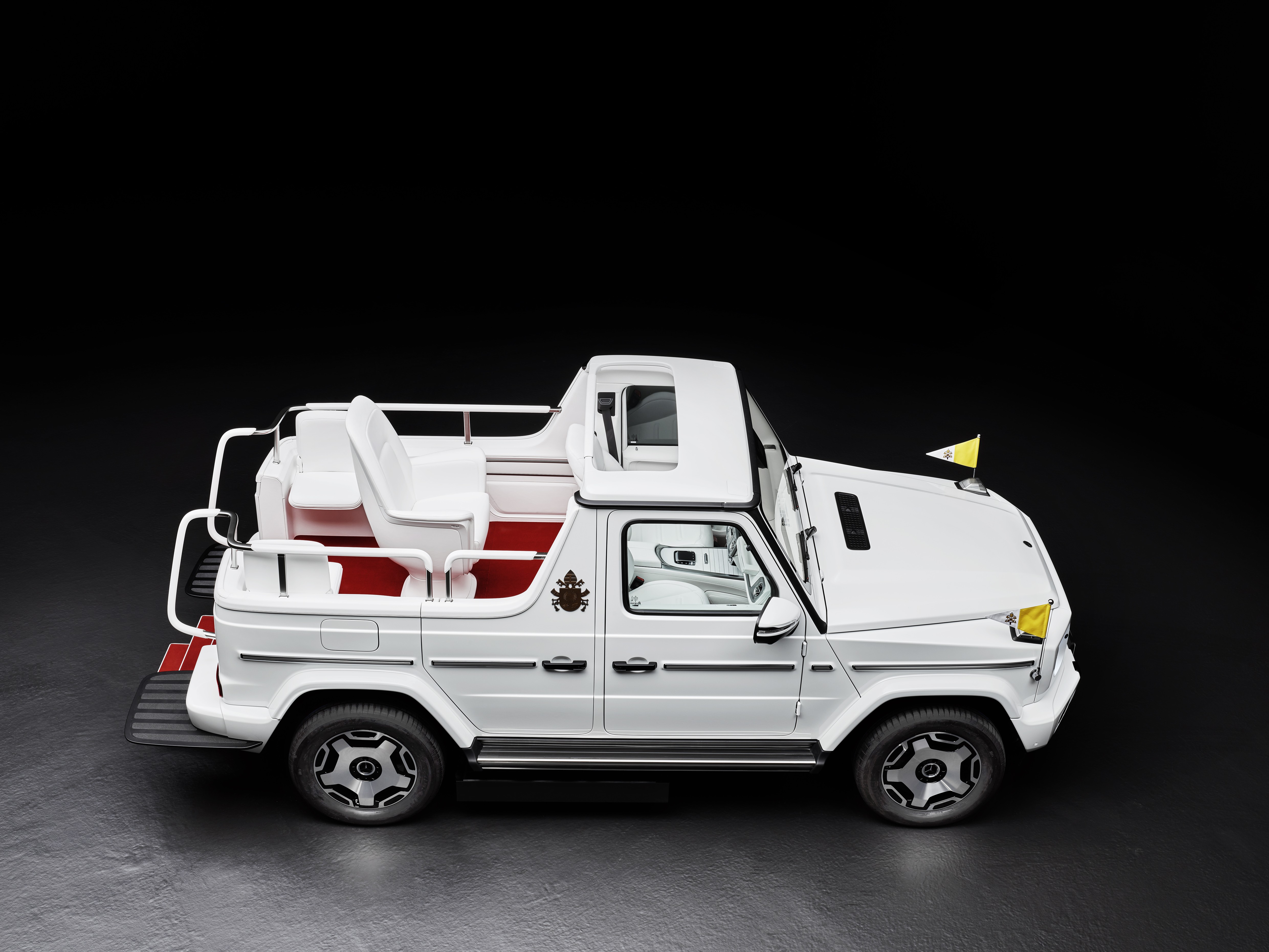 Mercedes-Benz Classe G 100% é o novo Papamóvel — Foto: Divulgação | Merc