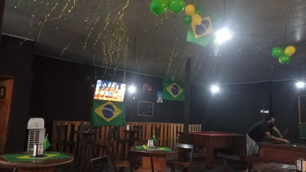 Red Star Studios - Sexta-feira com dia de jogo do Brasil na Copa tem que  ser ao lado dos amigos aqui no Bomber Pub. Venha assistir ao jogo Brasil  🇧🇷 x 🇨🇲