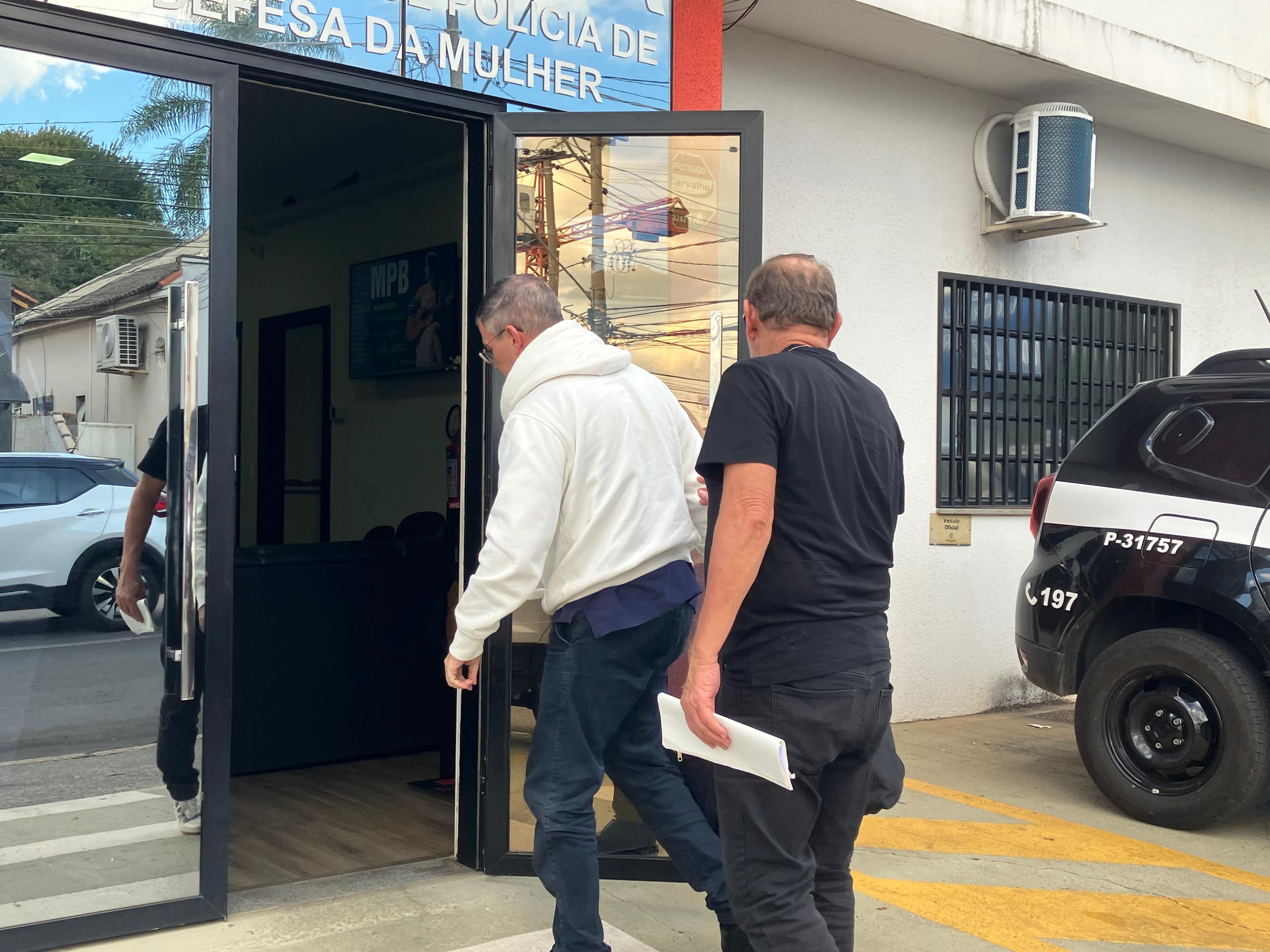 Padre suspeito de estupro de vulnerável é ouvido na DDM de Indaiatuba e segue preso