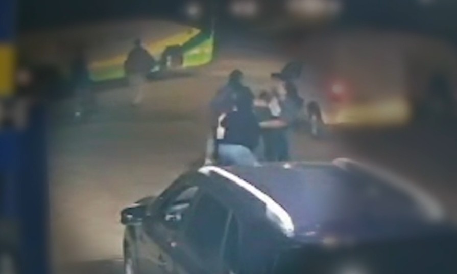 VÍDEO: mulher fica ferida após briga em posto de Bragança Paulista
