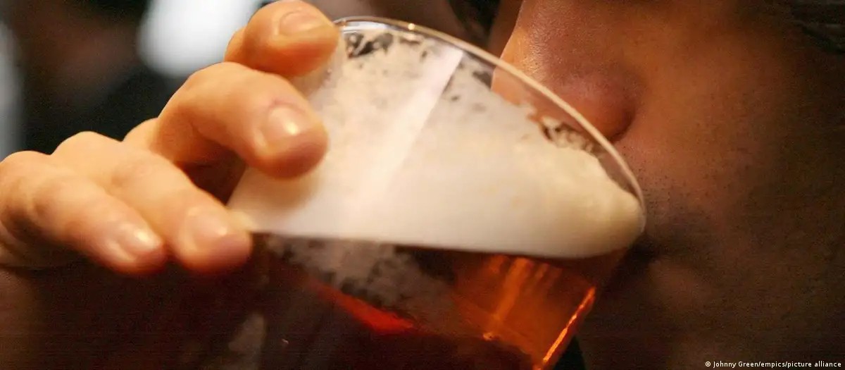 Alemanha avança para proibir consumo 'acompanhado' de álcool a menores de 16