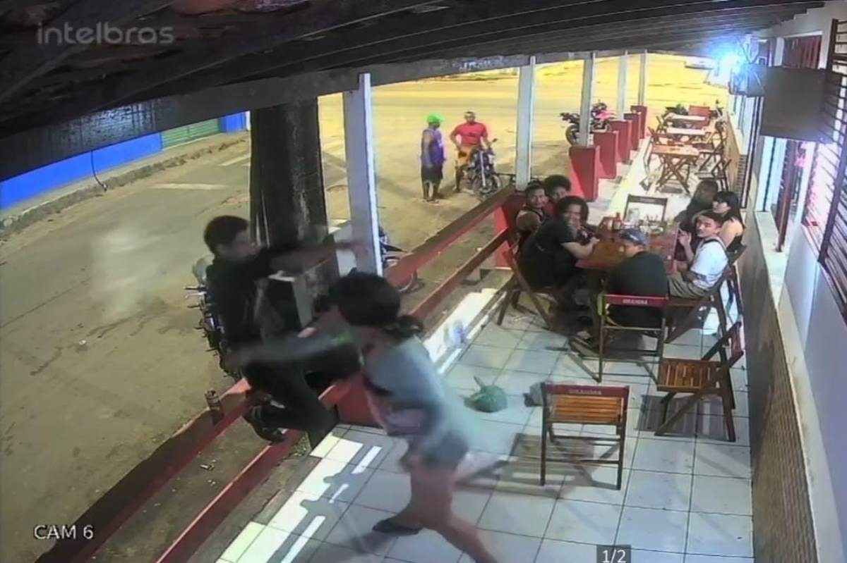 VÍDEO: Advogado é ferido com golpes de garrafa de vidro no rosto na baixada maranhense; suspeito foi preso