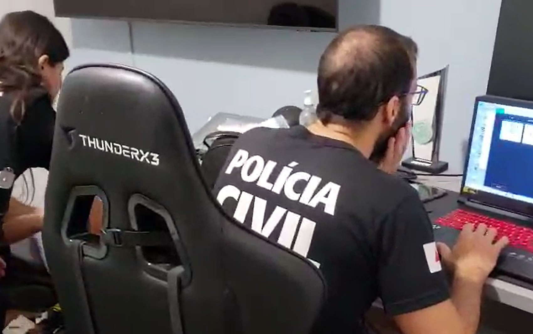 Suspeito de praticar 'sextorsão' com ao menos dez vítimas é preso em MG