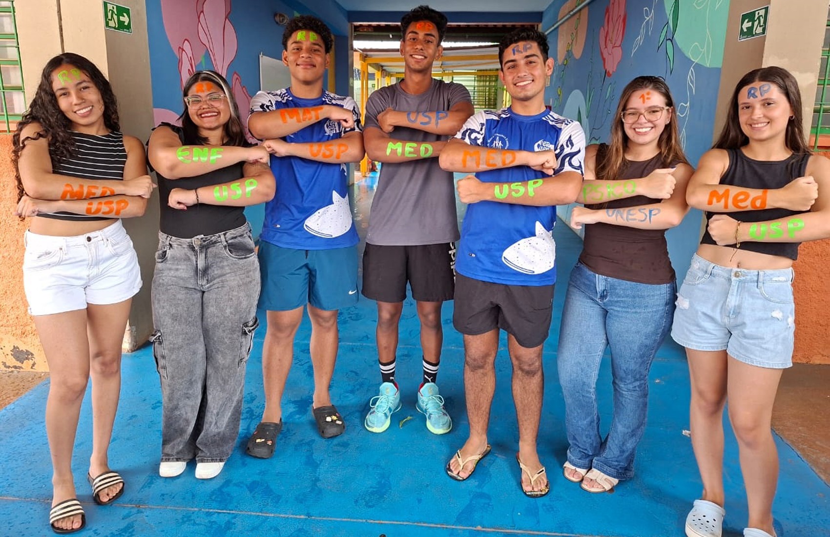 Diretora de escola pública se emociona com aprovação de alunos na USP