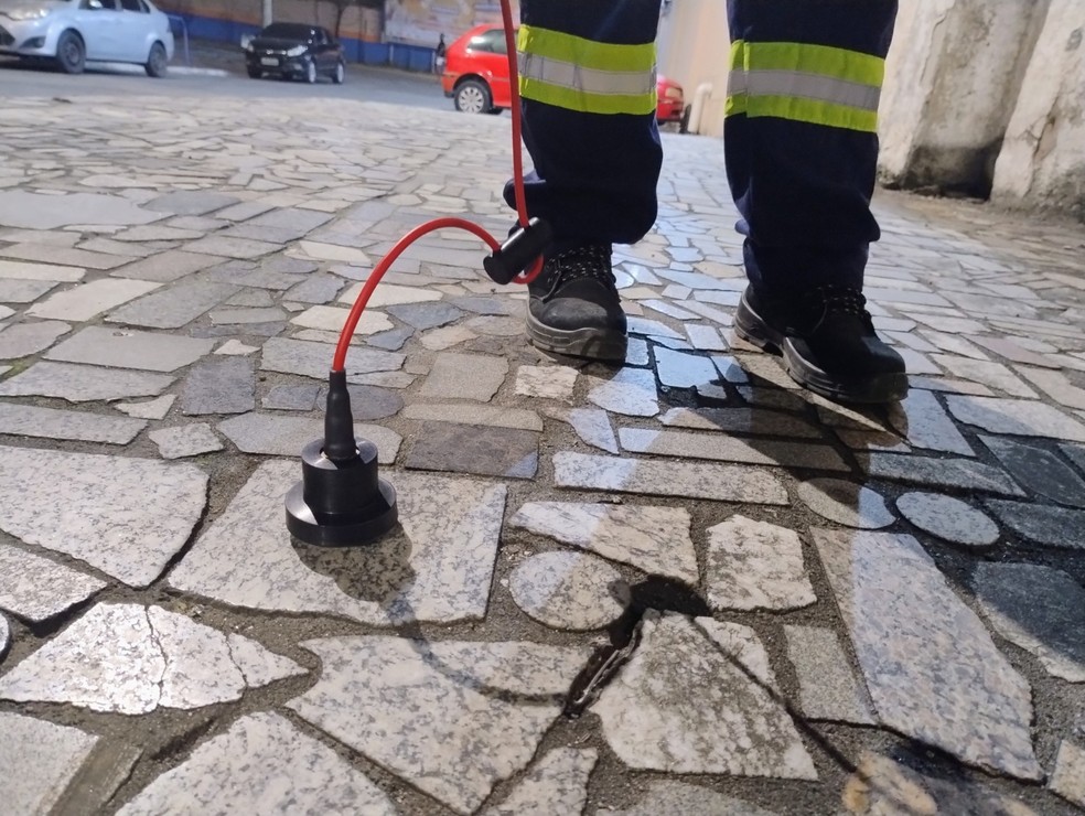 Geofones detectando vazamento de água