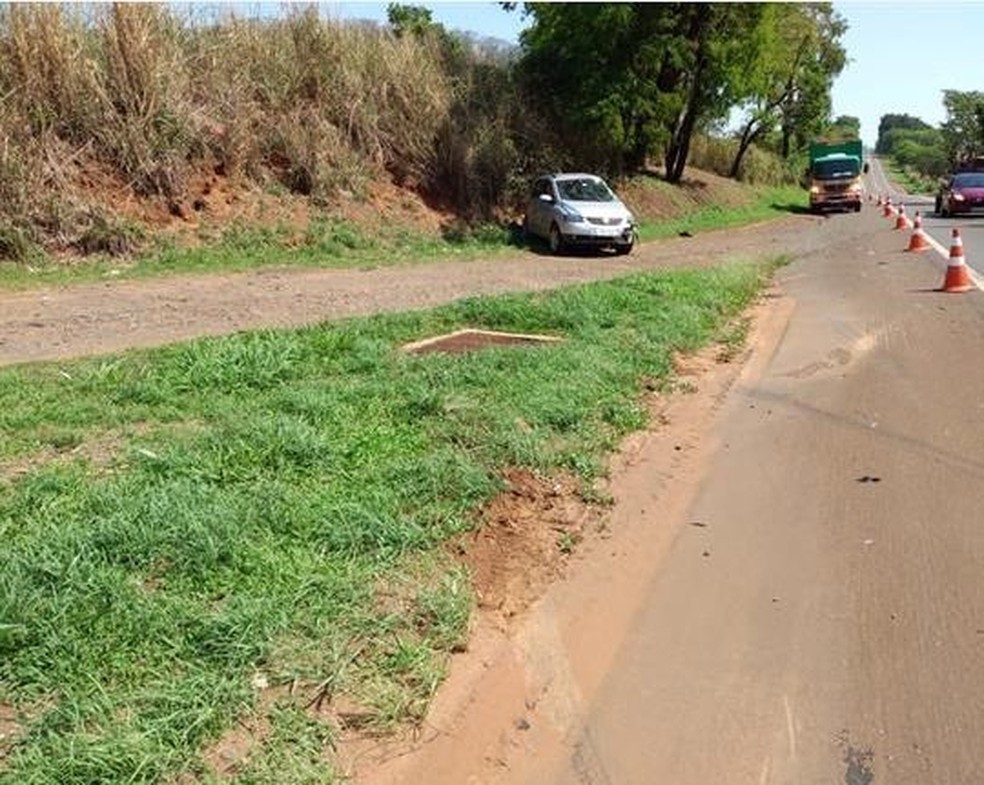 Acidente entre carro e caminhão em São Carlos mata 4 pessoas na SP