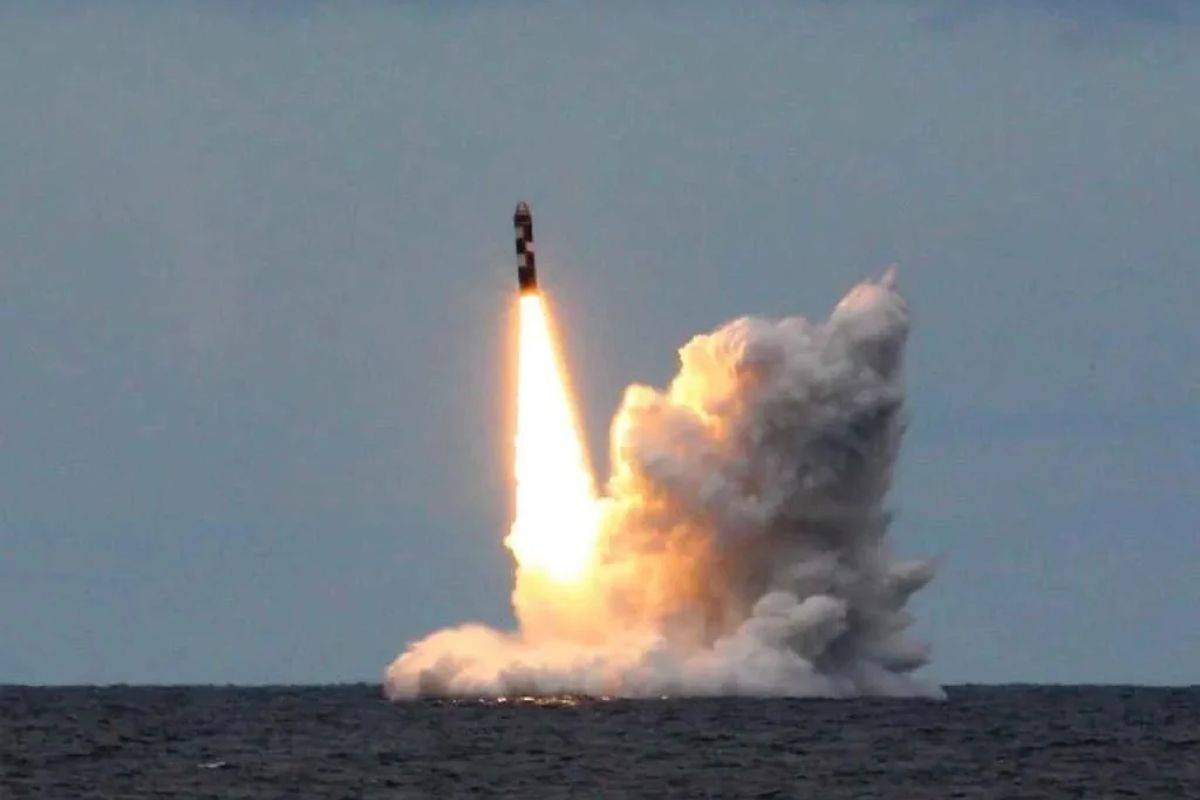 Rússia testa míssil nuclear intercontinental disparado por submarino