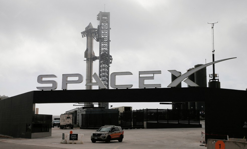 Starship na base áerea da SpaceX, no Texas, antes de terceiro lançamento, em foto de 13 de março de 2024 — Foto: Reuters/Joe Skipper