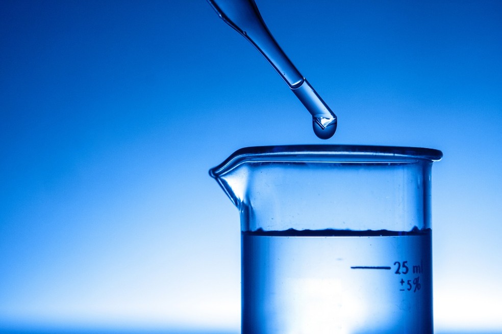 Em toda indústria de transformação, Engenheiro Químico é de extrema importância para aprimoramento do processo, de forma a levar saúde à população. — Foto: iStock/ maxsattana