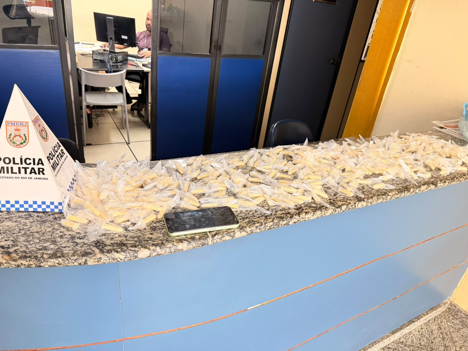 Jovem é preso com mais de 350 pinos de cocaína em Porto Real
