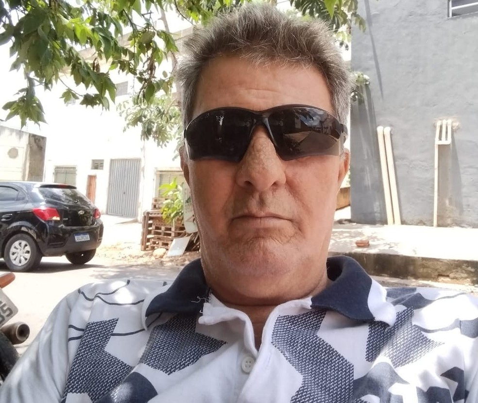 Hélio Lopes, de 60 anos, conduzia uma moto quando foi atropelado por uma carreta em Várzea Grande — Foto: Reprodução