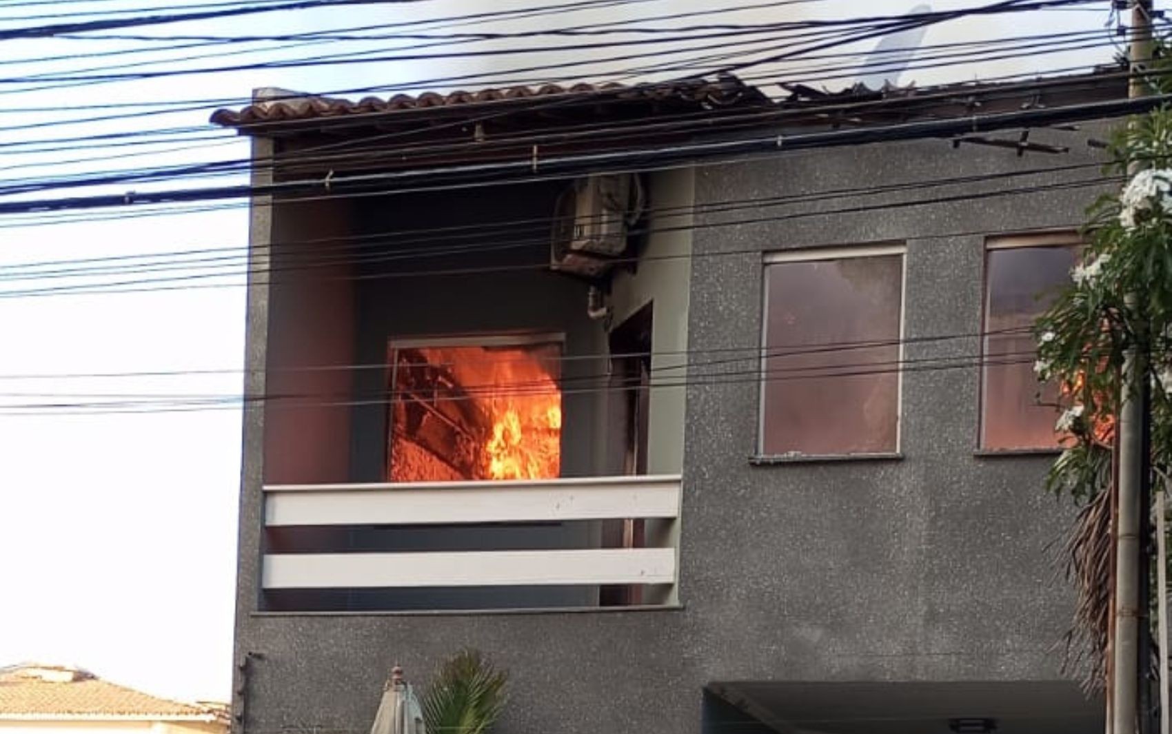 Incêndio atinge residência na Zona Sul de Aracaju