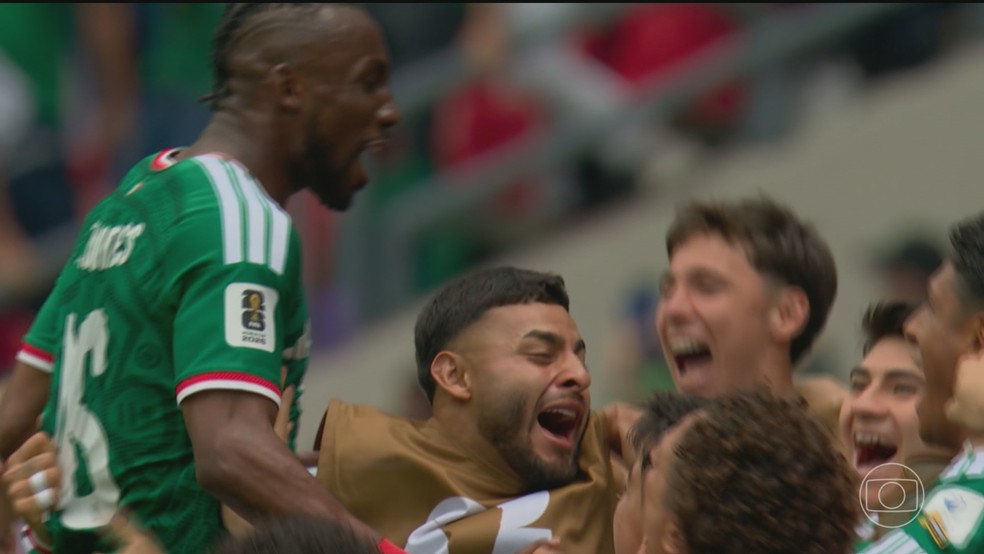 Quiñones, do México,  marcou o primeiro gol da Copa do Mundo de 2026 — Foto: Jornal Nacional/ Reprodução