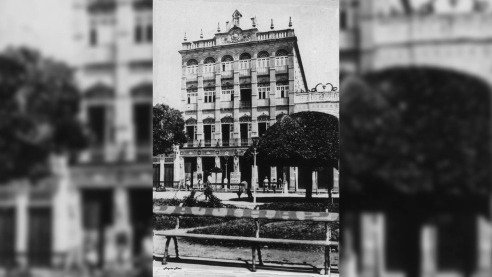 Majestic, inaugurado em 1917 na Praça do Ferreira, foi o primeiro cineteatro de Fortaleza — Foto: Arquivo Nirez