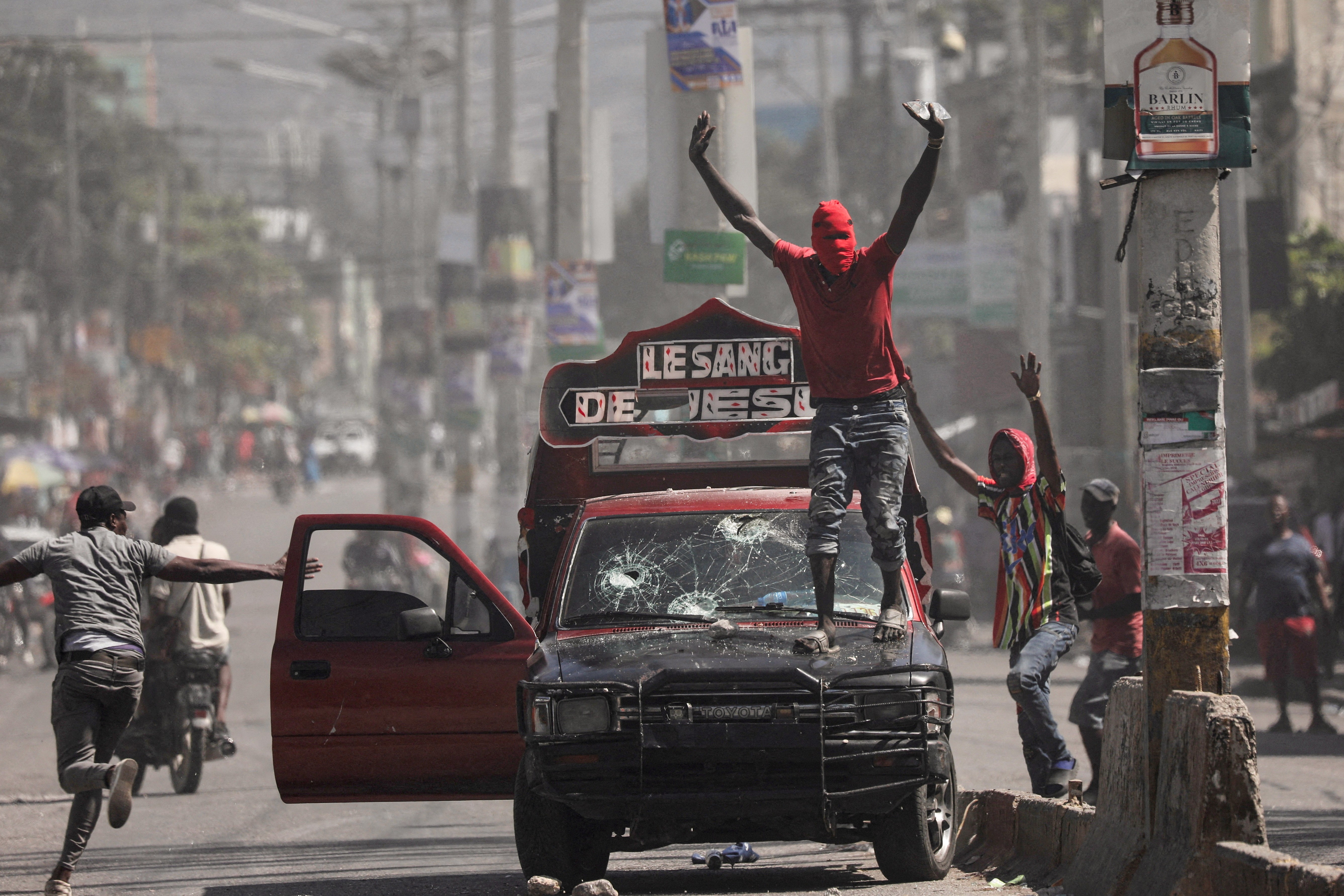 Adversário do Brasil na Copa, Haiti sofre com crise humanitária e violência de gangues; entenda