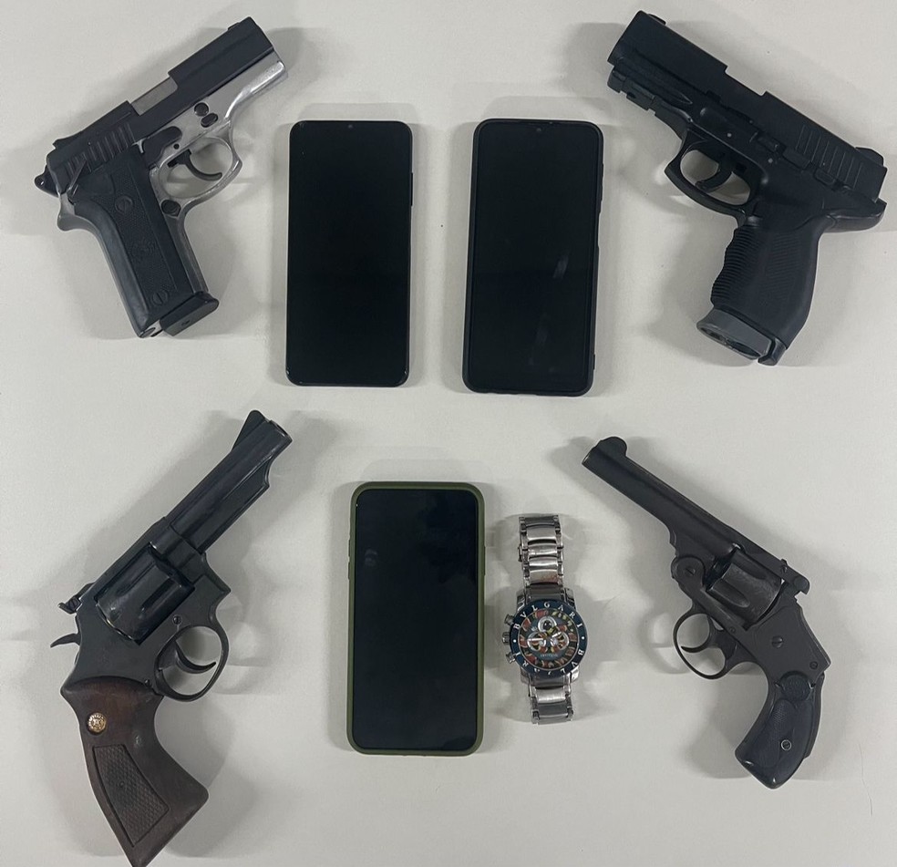 Um homem morreu e outros dois ficaram feridos após confronto com policias militares, na sexta-feira (2), no bairro Castelo Branco, em Salvador. — Foto: Polícia Militar da Bahia