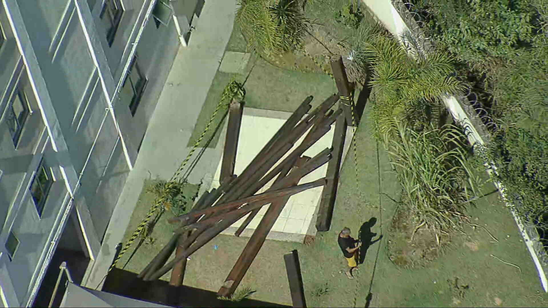 'Ela era muito carinhosa e prestativa'; diz irmã de menina morta em acidente em espaço de lazer de condomínio