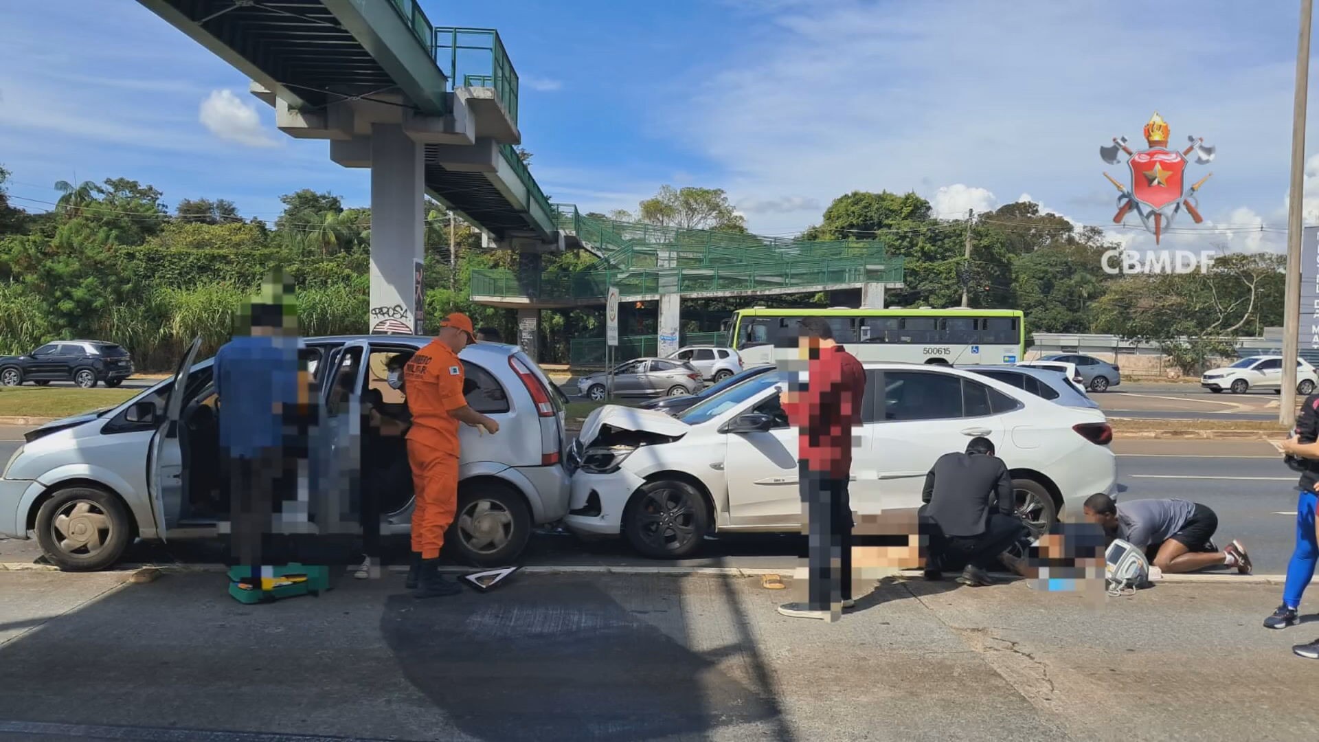 EPTG: engavetamento envolvendo quatro carros deixa dois condutores feridos, no DF