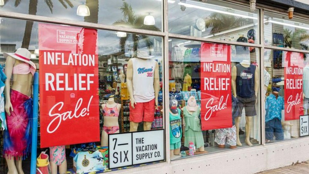 Muitos norte-americanos preferem gastar dinheiro em experiências em vez de poupar. — Foto: GETTY IMAGES via BBC