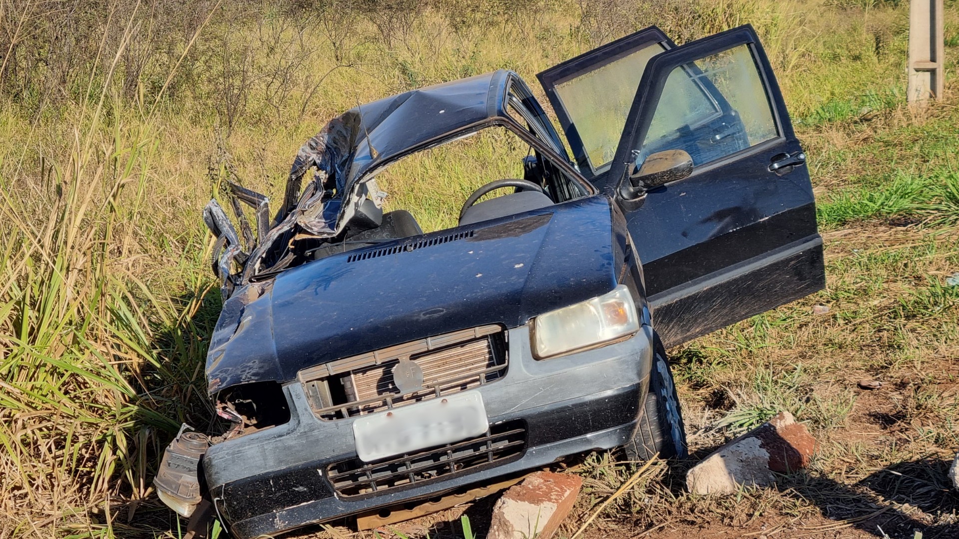 Idoso fica ferido em acidente entre carro e carreta na BR-262 em Campo Grande
